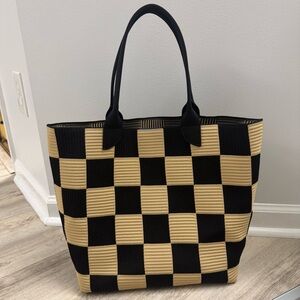 Rothy’s Lightweight Tote Checkered Black and Tan